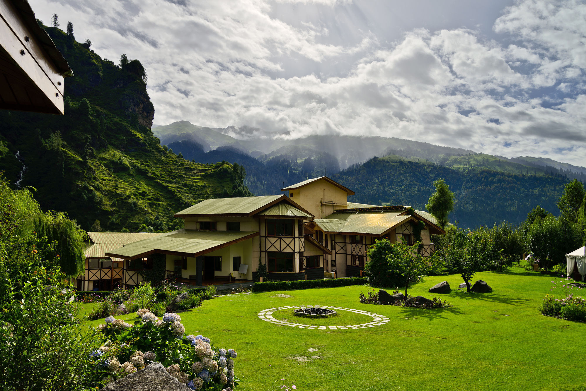 Solang Valley Resort Palchān Exterior foto